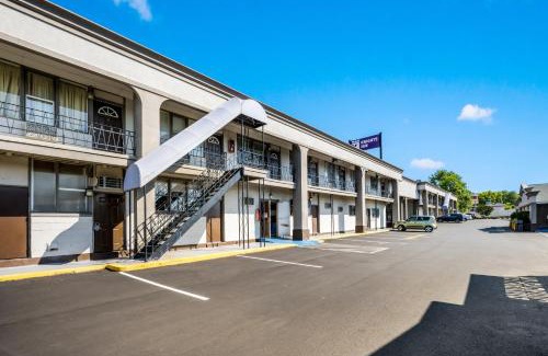 Trevose Hotel | Knights Inn Trevose