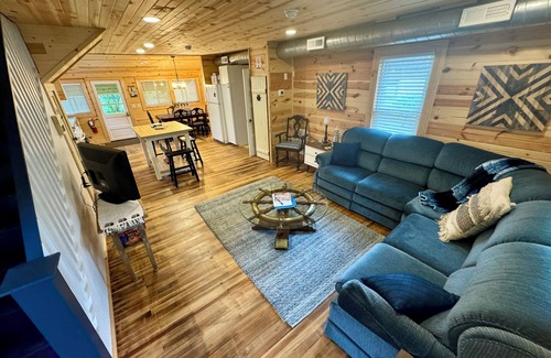Conneaut Lake Cottage | Knot Shores- Cozy, 3 bedroom Cottage, w/water access