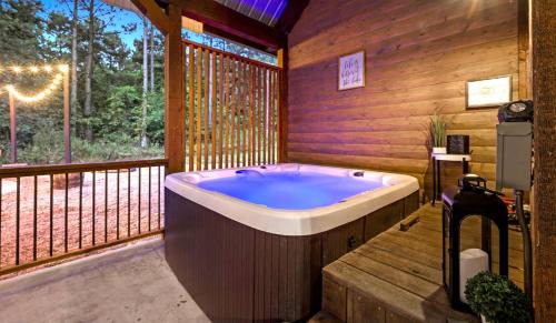 Hochatown House | Knotty and Nice Luxury Cabin