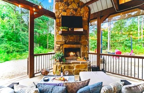 Hochatown House | Knotty and Nice Luxury Cabin