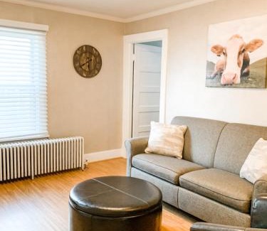 Bennington Hotel | Knotty Pine Motel