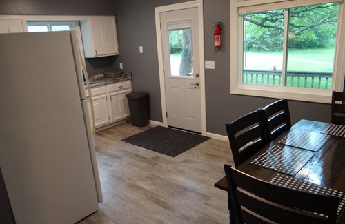 Knoxville House | Knoxville's BEST! Private Acreage! Close to town & 3 acres to enjoy!