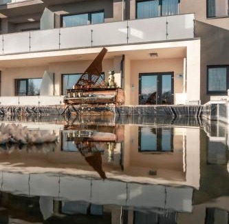 Tractorul Apartment | KOA - NorthSide Apartment