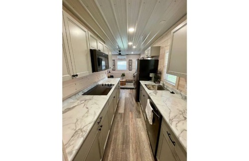 Carbon Hill House | Koby-NEW tiny home with shared fishing pond