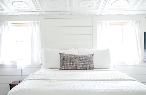 Round Top Cottage | Kobza Haus Cottage + Walk To Restaurants, Shopping, and Wine Bars!