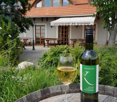 Balatonfured House | Koczor Winery & Guesthouse