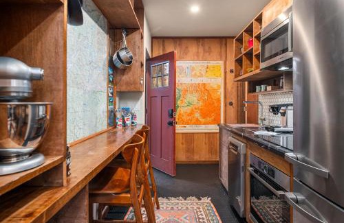 Packwood Apartment | Kodiak Cabin | Hot tub, EV, AC