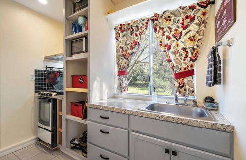 Shasta Lake Cottage | Kokanee Cottage - Furnished Studio - Beautiful setting - 30 day rate discounts!