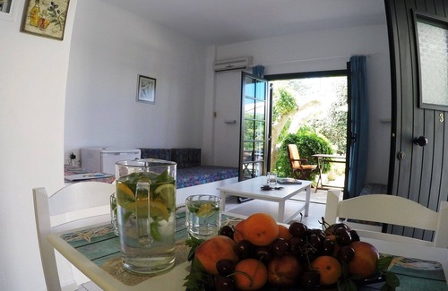 Kokkini Chani Apartment | Kokkini Hani: Lovely apartment with garden, 100 meters from the beach, Kokkini Hani/Heraklion.
