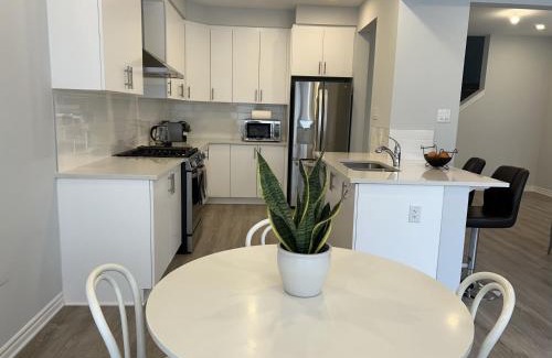 Ottawa Division House | Kolopizo Lounge - Standard Room