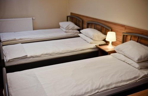 Lodz House | KOLUMNY 217- tanie noclegi pracownicze, parking bezpłatny