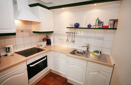 Groß Olversum Apartment | Komf. Apartment, 5 pers., 3 bedrooms, 2 bathrooms, near Sankt Peter-O. , right on the dike