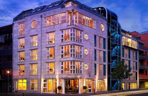 Sudstadt Apartment | Komfort Doppelzimmer mit Balkon oder Dachterrasse und Badezimmer