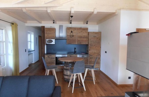 Blachendorf Apartment | Komfortable Ferienwohnung (58 qm) für zwei bis fünf Personen mit Balkon