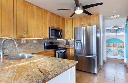 Historic Kailua Village Condo | Kona Alii Penthouse with Village and Ocean Views