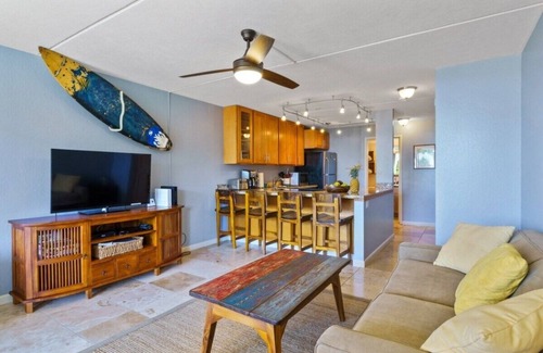 Historic Kailua Village Condo | KONA PACIFIC A-206 OCEAN VIEW, REMODELED, WALK TO TOWN! Elevator, AC!