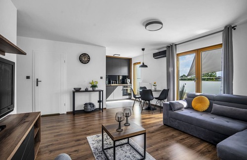 Konstancin-Jeziorna Apartment | Konstancin-Jeziorna Modern Apartment