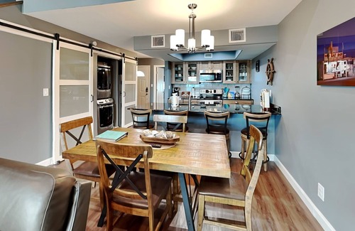 Rockport Condo | Kontiki Bayfront Condo #710 | Bay Views & On-Site Amenities!