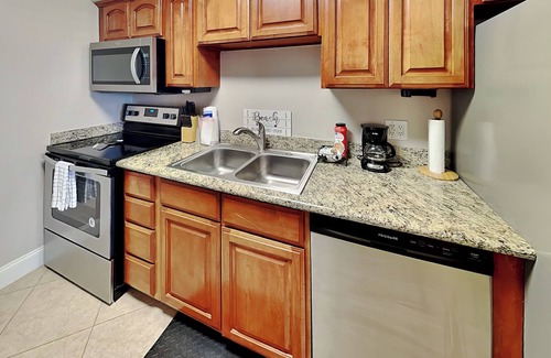 Rockport Condo | Kontiki Beach Resort #317 | Canal-Front View + Pool Access!