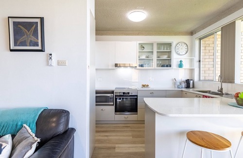 Soldiers Point Apartment | Kooringal 6, 105 Soldiers Point Rd - waterfront unit