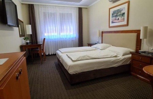 Hatvan Bed & Breakfast | Korona Panzió