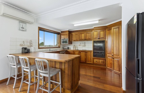 Korumburra House | Korumburra Pet Friendly 4 Bedroom House - Free parking