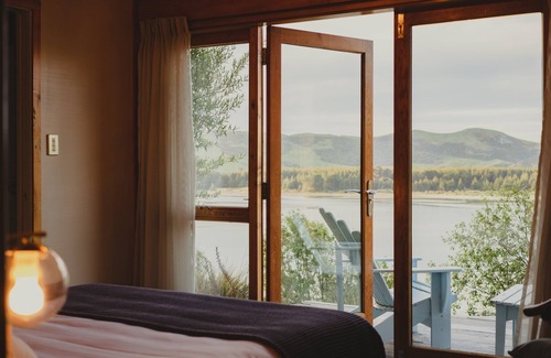 Cape Saunders Resort | Kotare Studio -Wake up awed by the stunning view of the Otago Peninsula