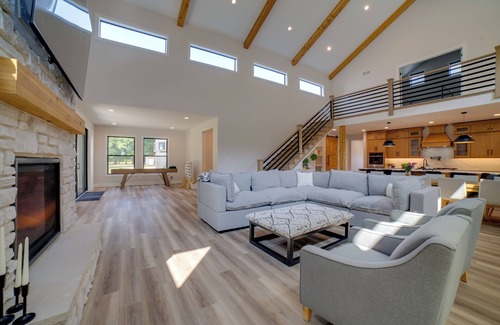 Tefft House | Kouts Home: High-End Retreat in Secluded Setting