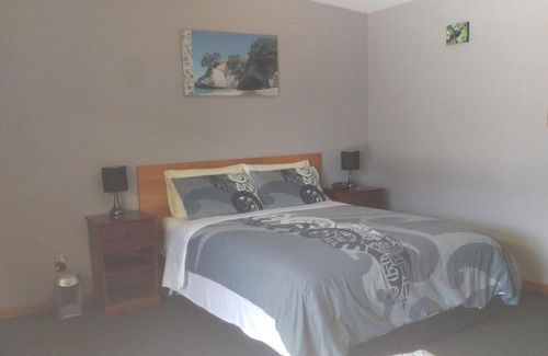 Kawaha Point Bed & Breakfast | Koutu Beach Bed and Breakfast