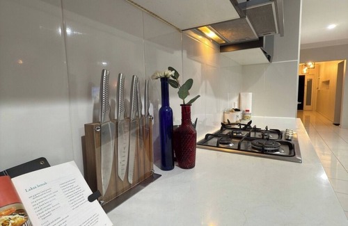 Paralowie House | KozyGuru | 3BR Retreat to ADL and Barossa in 40m