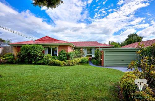 Glen Waverley Apartment | KozyGuru Glen Waverley Family Home & Backyard