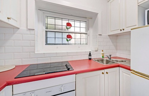 Kirribilli Apartment | KozyGuru | Kirribilli | Opera House View 2 Bed Apt