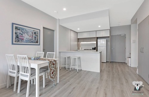 Penrith Apartment | KozyGuru | Penrith | 2 Bed 2 Bath Apt Free Parking
