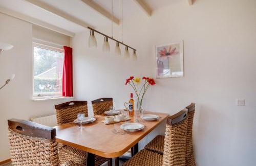 Zwiggelte House | Kraanvogel I Fraaie bungalow met mooie grote tuin