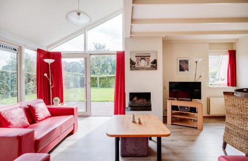 Zwiggelte House | Kraanvogel I Fraaie bungalow met mooie grote tuin