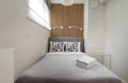 Muranow Apartment | Krasiński Garden Deluxe Studio by BookingHost