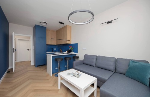 Srodmiescie Apartment | Krucza 46 | Stylish Apartment | Desk