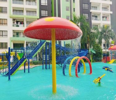 Kampung Kuala Pari Apartment | KT's Homestay- Corner Unit - Manhattan Ipoh Water Park- Station 18