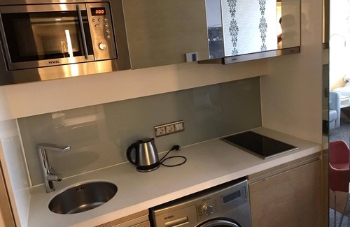 Maltepe Apartment | Kübra Flat Studio with Swimmingpool and Garage