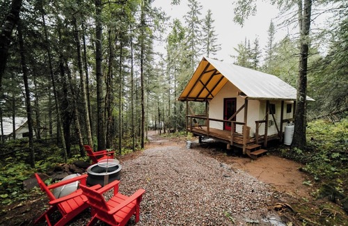 Beaver Bay RV Rental | Kung tält - Hillside Site - Glamping Tent for Two!
