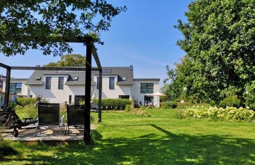 Basthorst House | Kunst Pension Frahm