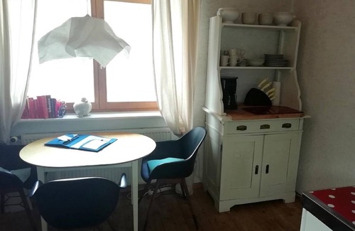 St. Oswald Apartment | Kunst und Handwerk mit liebevollen Kleinigkeiten finden Sie um hauseigenen Laden.