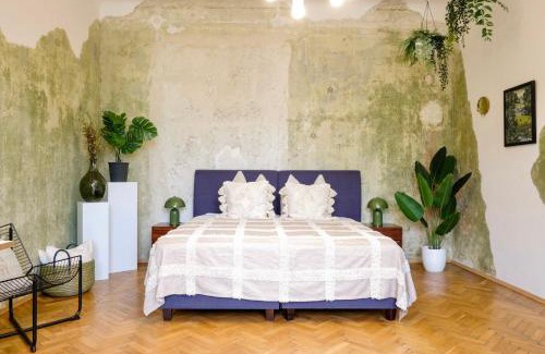 Lend Apartment | Kunstvolles Apartment im Zentrum mit Balkon und Parkplatz
