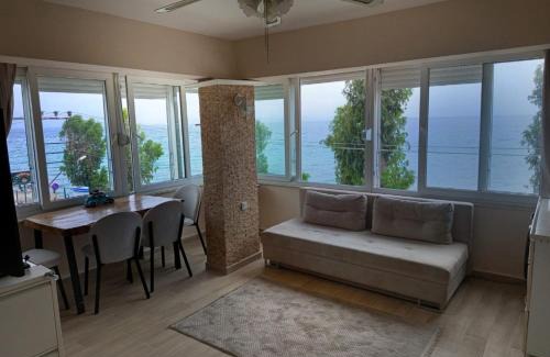 Yavansu Mahallesi Apartment | Kusadasi Beachfront Flat