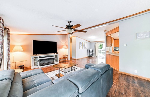 Kuttawa House | Kuttawa Vacation Rental w/Smart TV, Near Marinas!