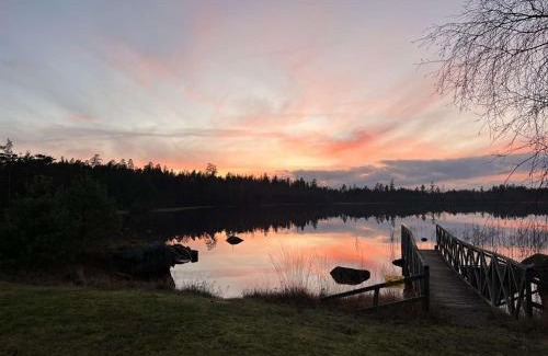 Sjotofta House | Kvarnsjöns Naturcamping Stuga 3