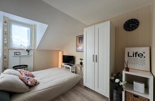 Madeleine-Champ de Mars Apartment | L'Échappée - Wi-Fi, TV, Ultra Central, Cozy