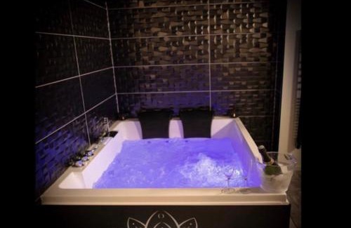 Roquecor House | L'évéa Suite Romantique Spa & Sauna