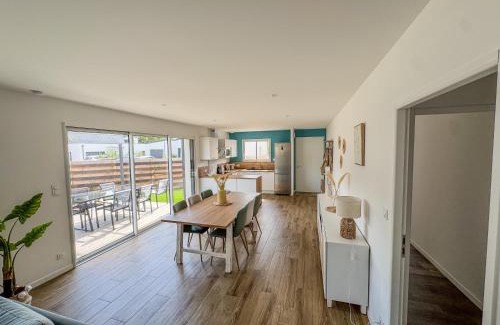 Mouilleron-le-Captif House | L'Évasion Colorée - Maison Vive et Moderne