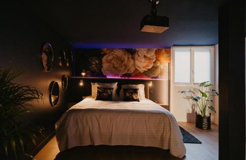 Clisson Apartment | L'alcôve Clisson-Love room- Gîte Romantique-SPA